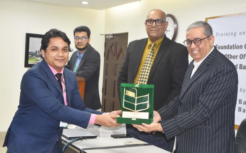 ন্যাশনাল ব্যাংকের অফিসারদের প্রশিক্ষণ কোর্সের সমাপনী ও সনদ বিতরণ